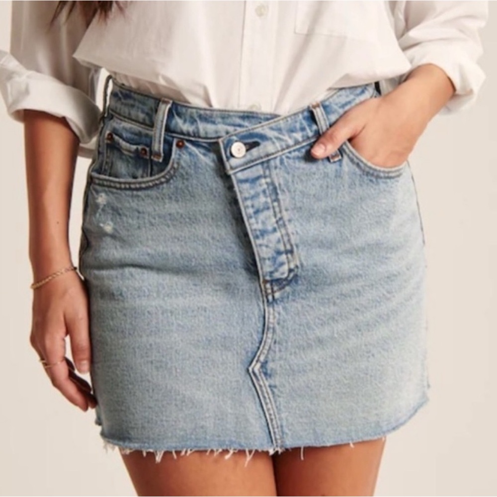 Abercrombie and Fitch 90s Micro Mini High Rise Jean Skirt, size 28